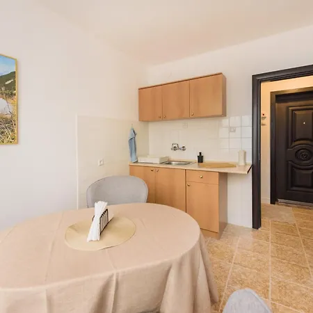 Kiwi * Veliko Tarnovo